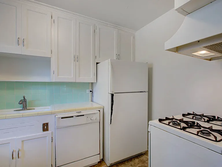 1200 Saint Paul St — Photo 20
