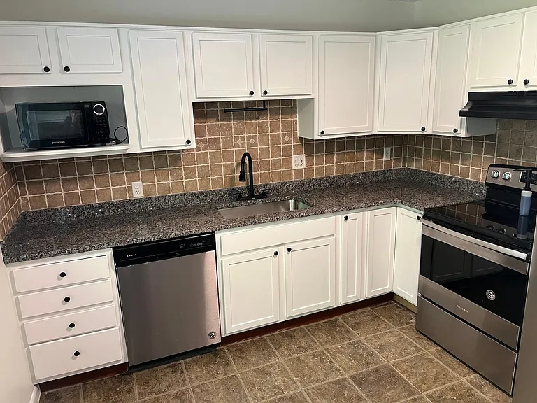 1450 Blaine Dr — Photo 3