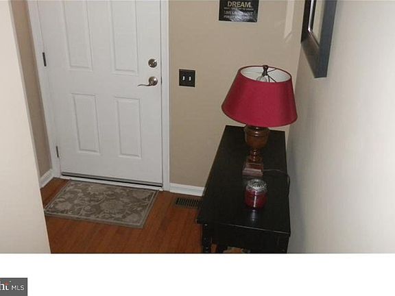 3rd image of 136 Creekmont Ct