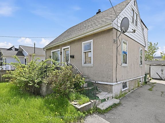 5th image of 700 Rennie St