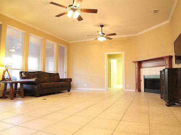 2nd image of 4821 Rosewood Dr