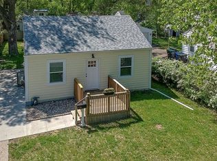4104 Cambridge St, Des Moines, IA 50313