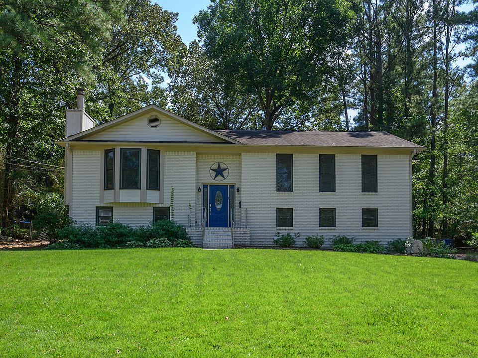 1st image of 335 Oak Leaf Cir
