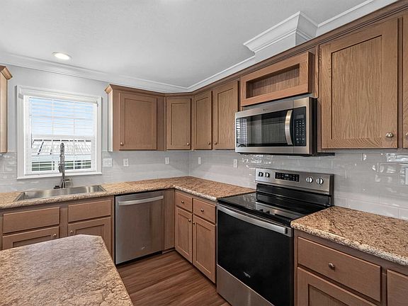 008_16336_SW_Indianwood_Cir-Kitchen-1563