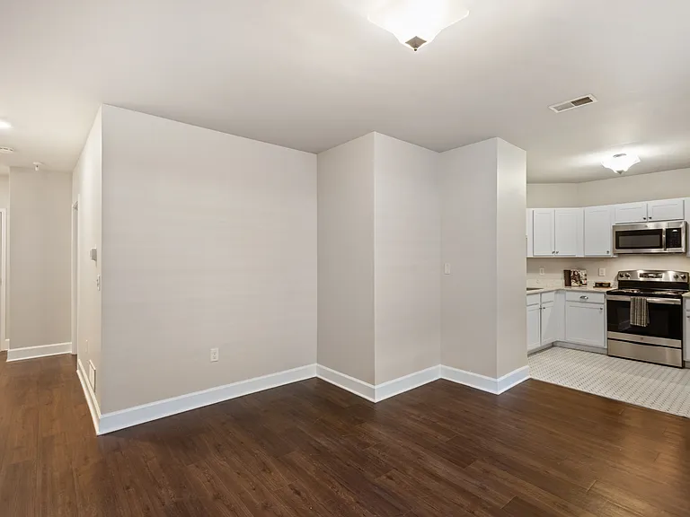 Buckingham & Balmoral Apartments — Photo 22