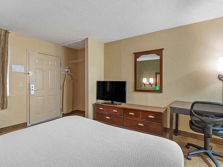 Studio Suite - 1 Queen Bed