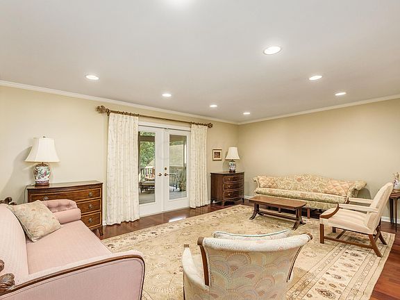 4th image of 880 Harvest Lane Ct
