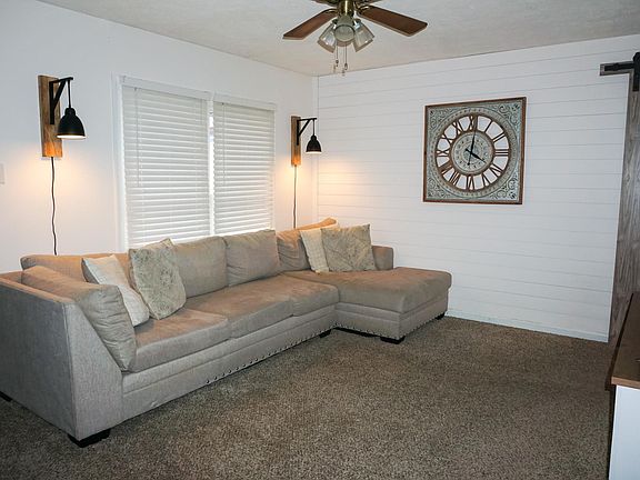 4th image of 609 Carol Dr