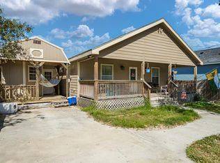1015 N Hood St, Rockport, TX 78382