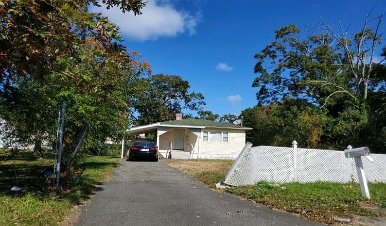1st image of 18 Lake Dr