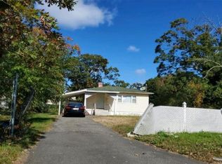 18 Lake Dr, Wyandanch, NY 11798