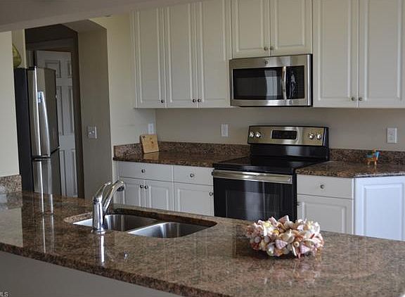 5th image of 133 Vintage Bay Dr Unit 13