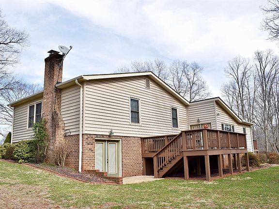 5th image of 225 Surry Ln