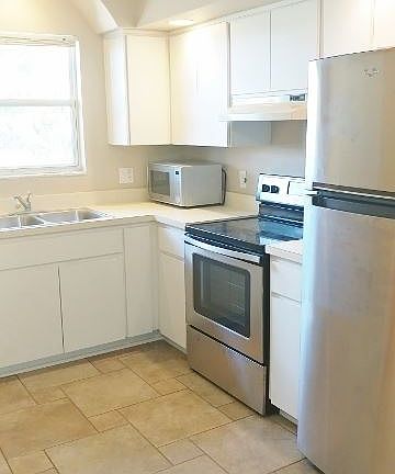 4th image of 421 NW 14th Pl #B