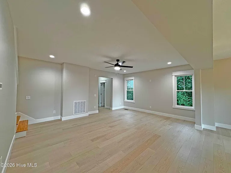 211 N McNeill St — Photo 4