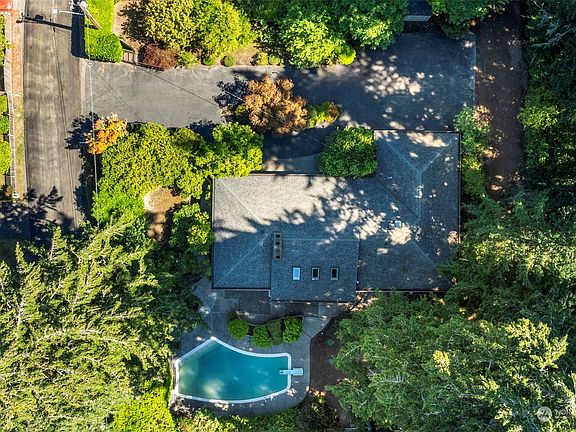3rd image of 535 NW Holmberg Street