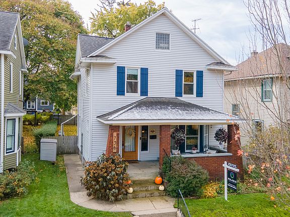 2nd image of 736 Hawthorne St NE