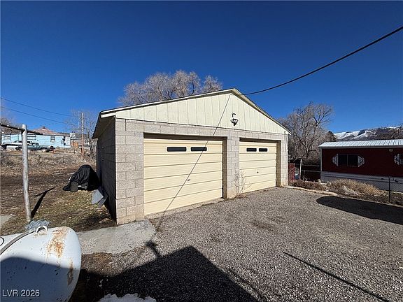4th image of 1752 Strandman St