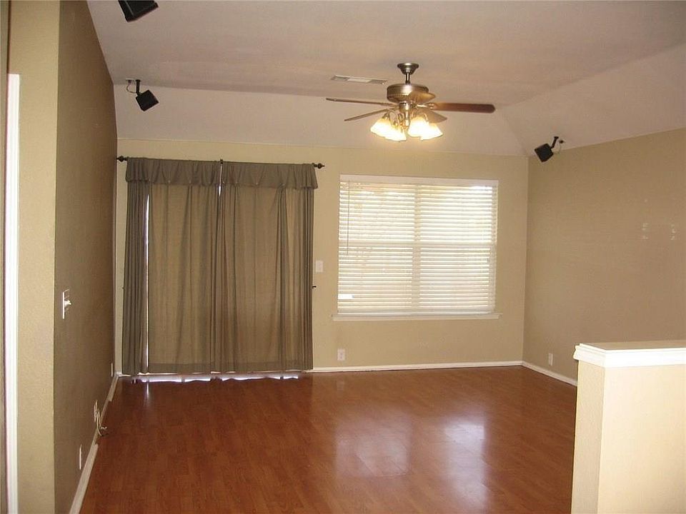 2nd image of 1225 Periwinkle Dr