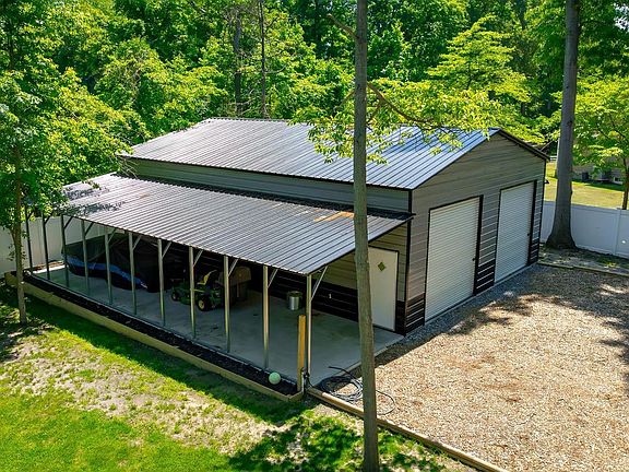 3rd image of 8331 Woodland Rd