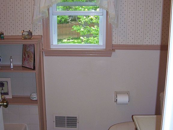 Powder Room with Tub
