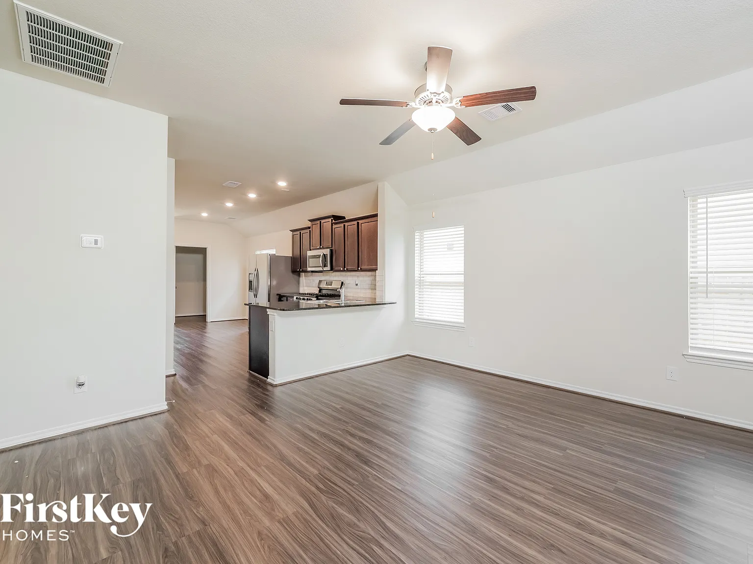 3 bed, 2.0 bath, 1240 sqft, $1,985 — Photo 2