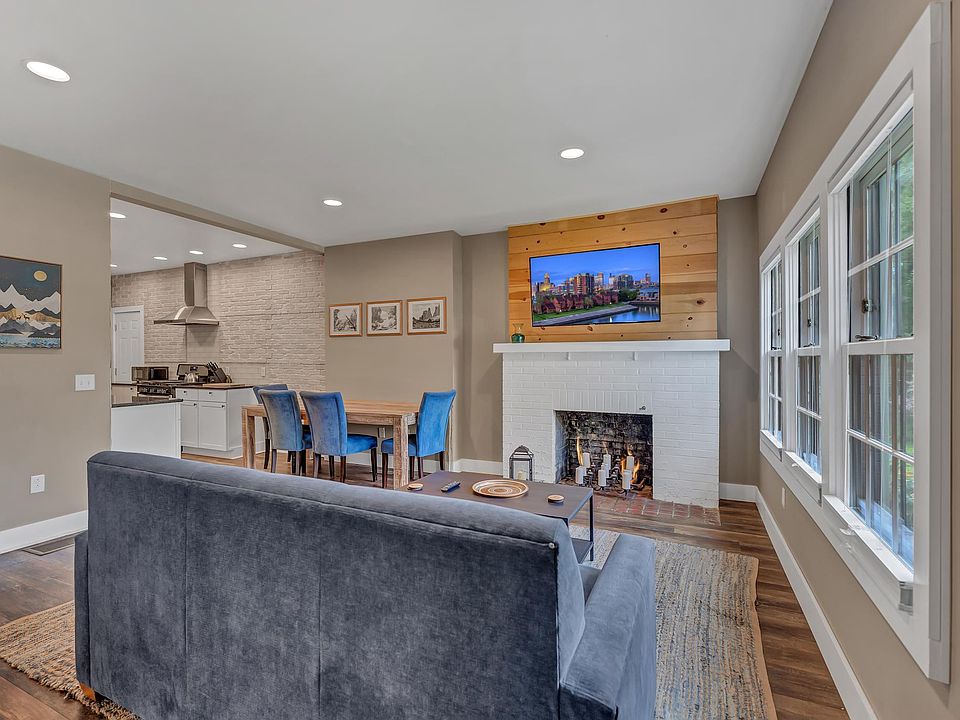 1st image of 4865 Main St #1