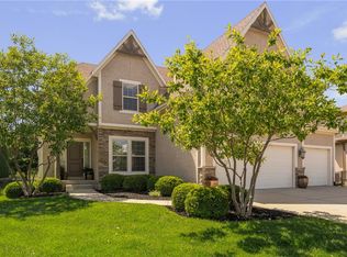 8608 W 165th Pl, Overland Park, KS 66085