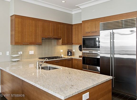 3rd image of 2550 N Lakeview Ave #S22-5