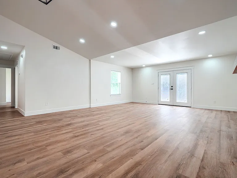7009 Moss Rose Ct — Photo 9