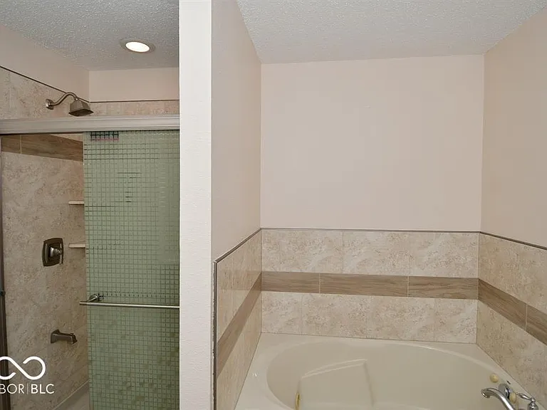 15208 Radiance Dr — Photo 48