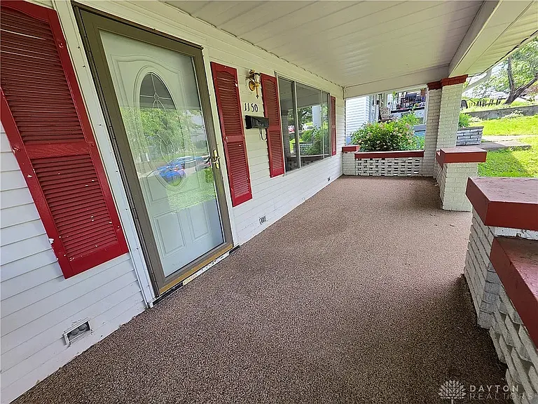 1150 Beaumont Ave — Photo 2