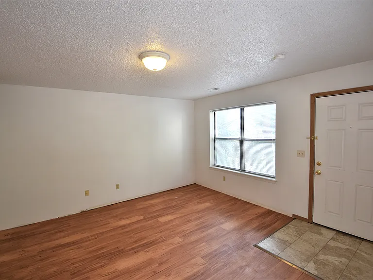 2927 Broadway St #4 — Photo 6