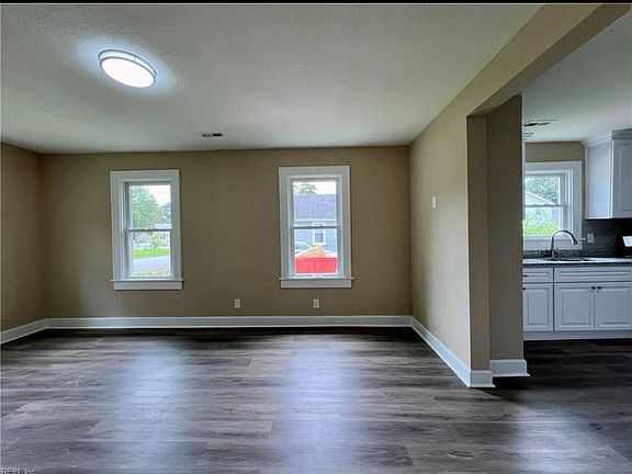 4th image of 415 Brightwood Ave