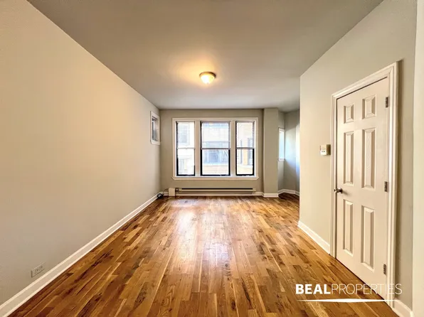 723.5 W Barry Ave, Chicago, IL