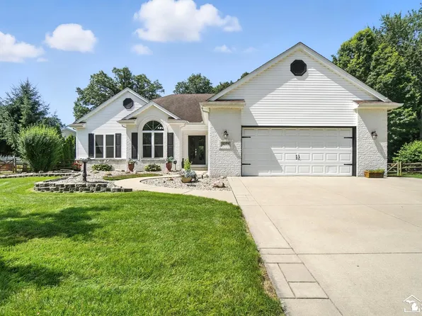 8275 Silver Ct, Lambertville, MI 48144