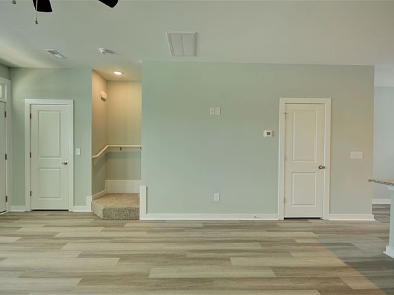 3rd image of 609 Windsurfing Ln