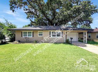 812 S 6th St, Nederland, TX 77627