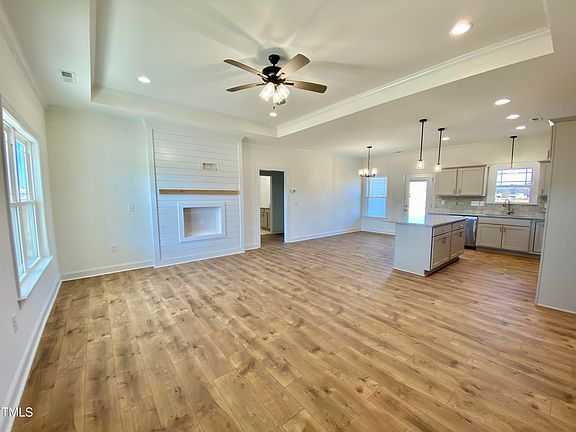 4th image of 211 Rae Dr