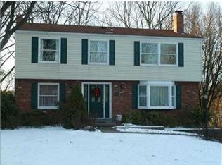 229 Wyngate Rd, Coraopolis, PA 15108