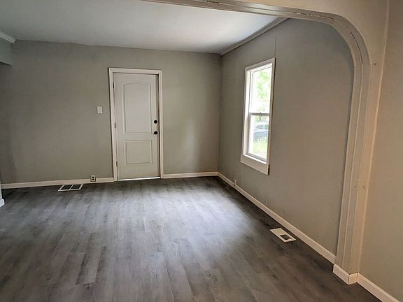 4th image of 878 E Forest Ave
