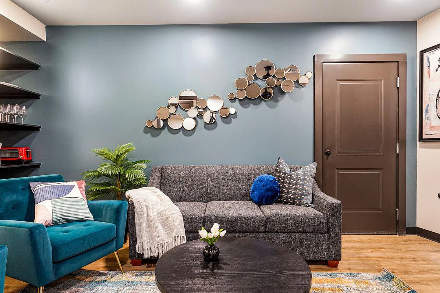 2 bed, 1.0 bath, 904 sqft, $6,540 — Photo 3