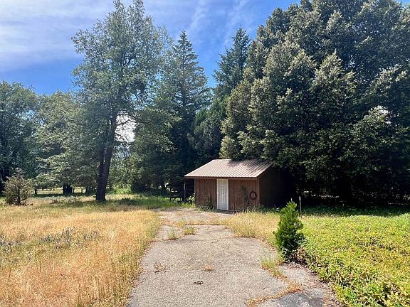 3rd image of 812 Seiad Oaks Rd