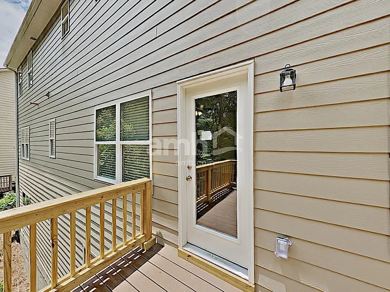 704 Sierra Ct — Photo 19