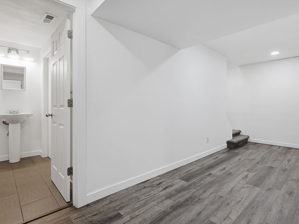 1st image of 2479 Tulip St #B