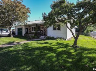 810 S Spruce St, Delavan, IL 61734