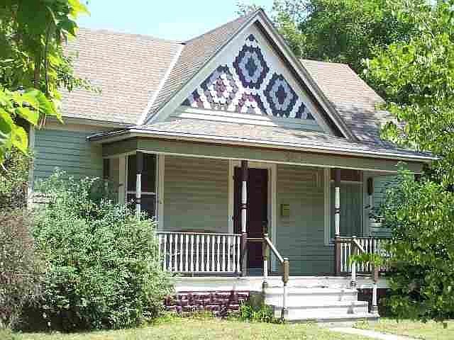1st image of 509 E 5th St