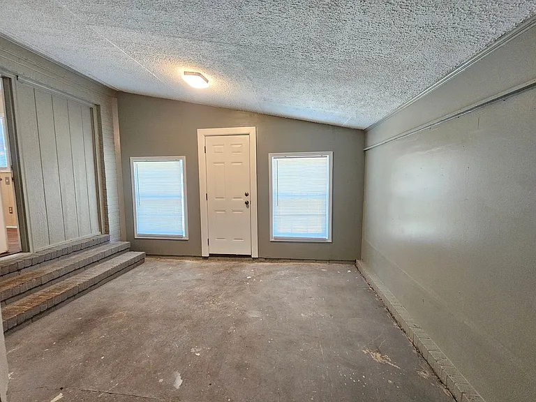 7526 Bridgeman Dr — Photo 15