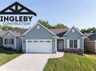 1610 Irish Woods Cir, Davenport, IA 52807