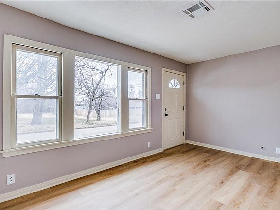 4th image of 2801-2803 W Elm St